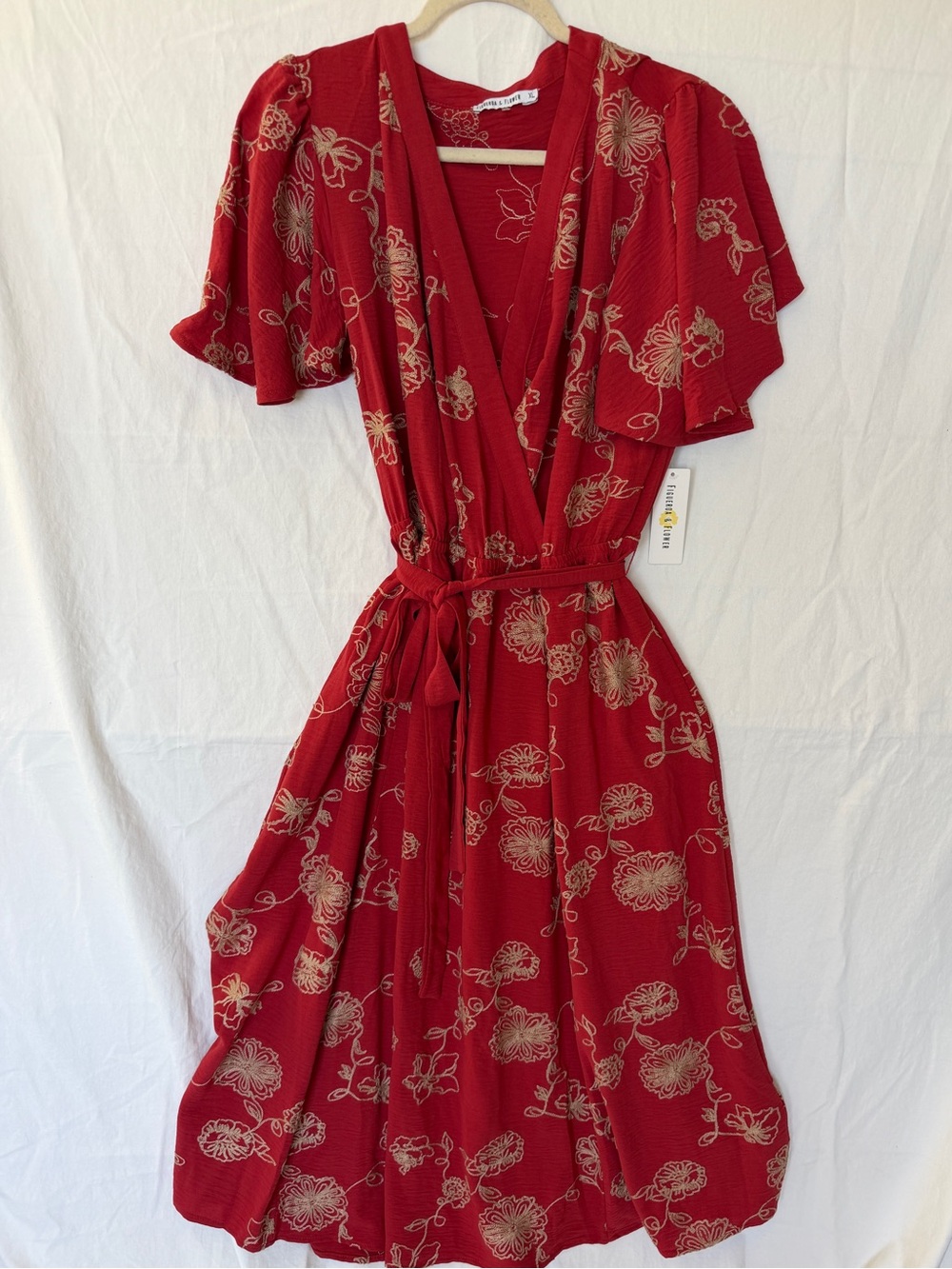 feather and flower Women’s Red Floral Wrap Dress with Tie Waist NWT XL